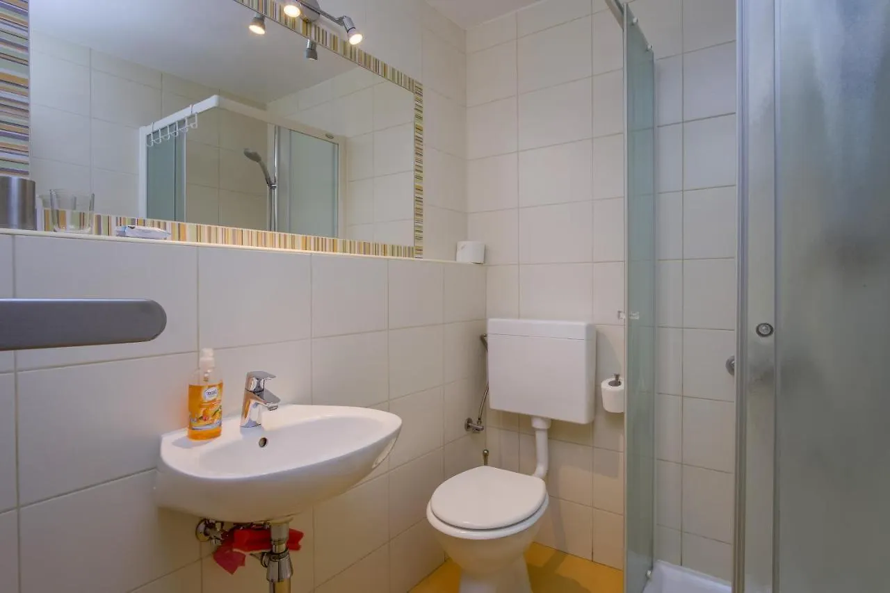 Apartments By The Sea Nerezine, Losinj - 18734 Nerezine